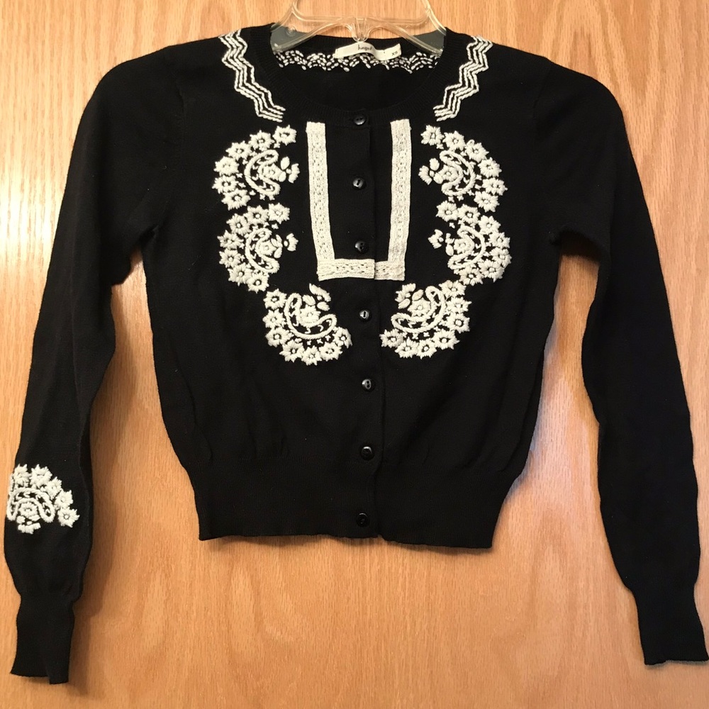 Hazel Black & White Embroidered Cropped Sweater